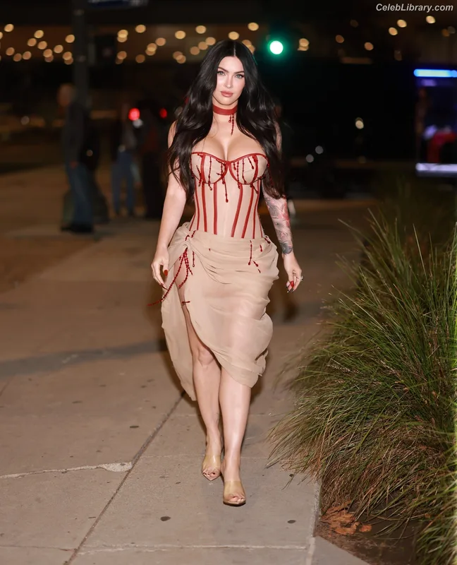Megan Fox photo 16 of 1038