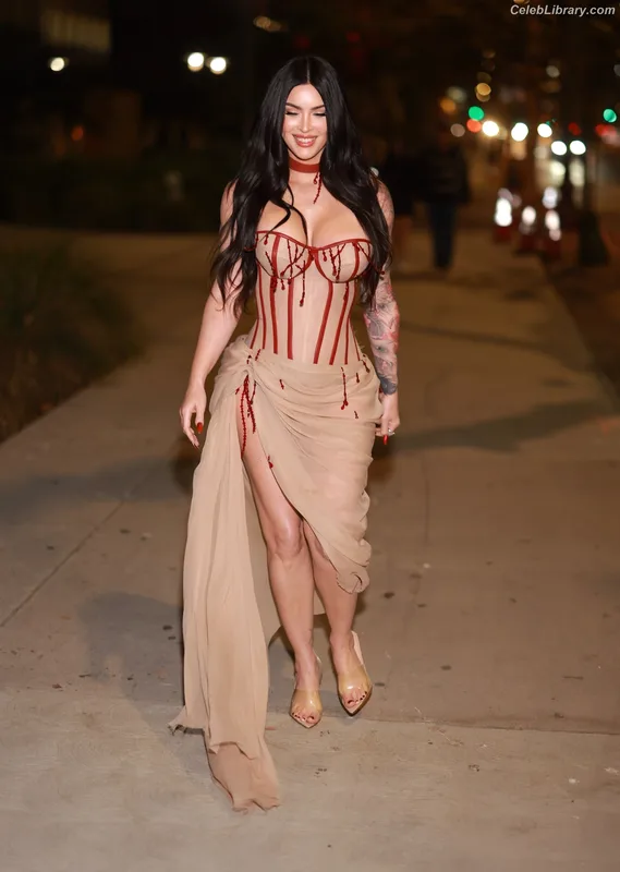 Megan Fox photo 17 of 1038