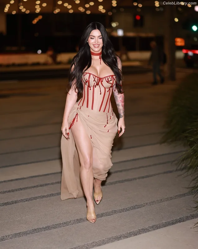 Megan Fox photo 18 of 1038