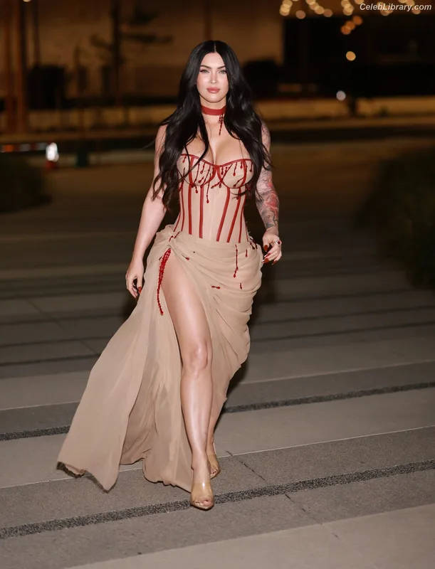 Megan Fox photo 19 of 1038