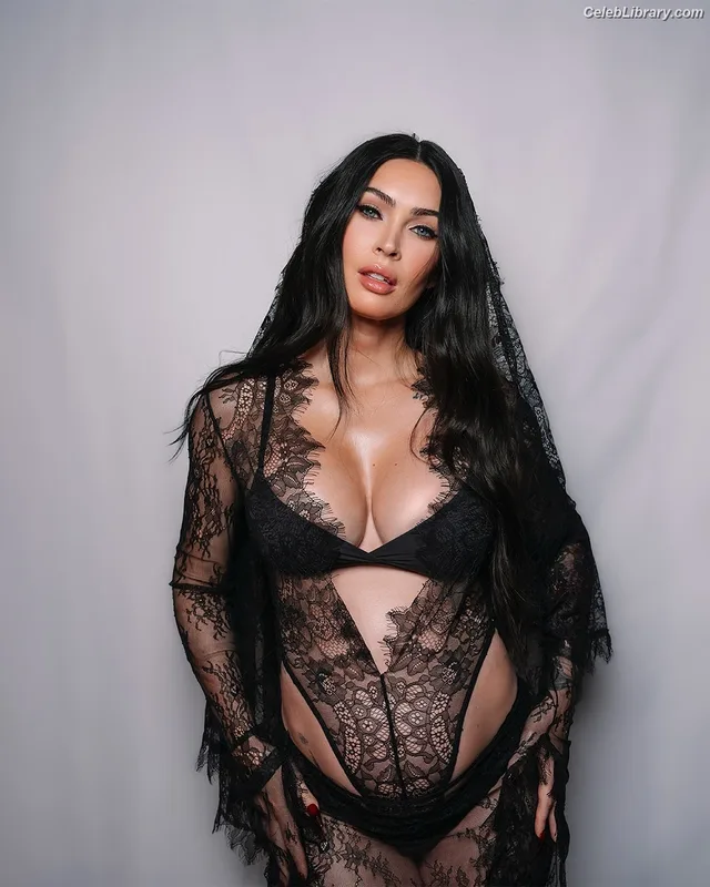 Megan Fox photo 1 of 1038