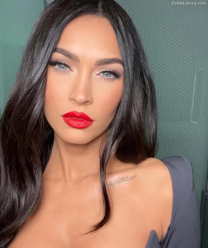 Megan Fox photo 2 of 1038