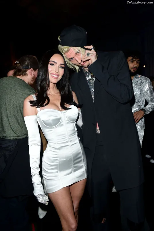 Megan Fox photo 23 of 1038