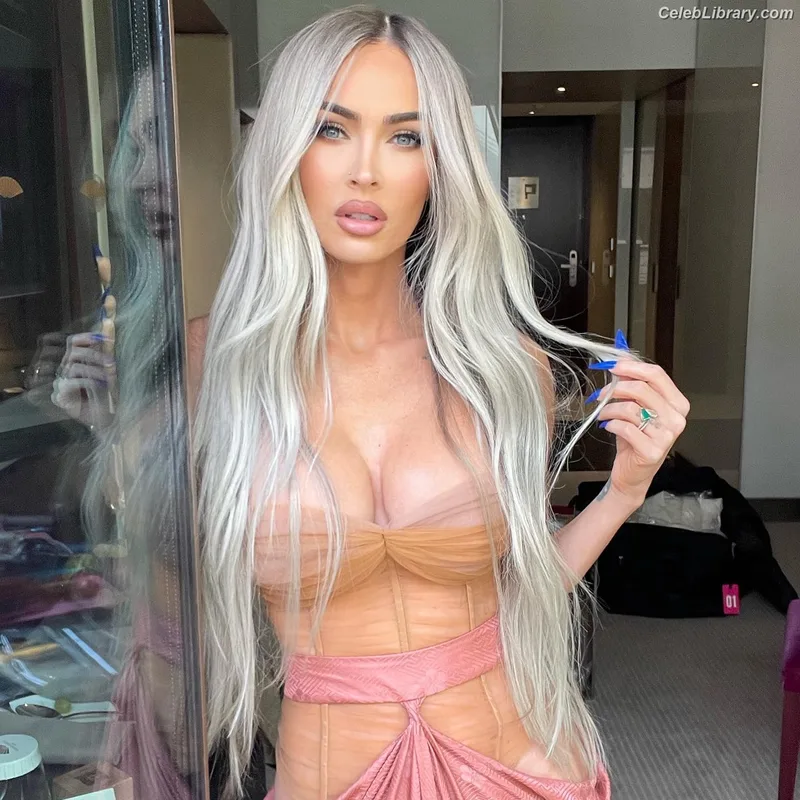 Megan Fox photo 11 of 1038