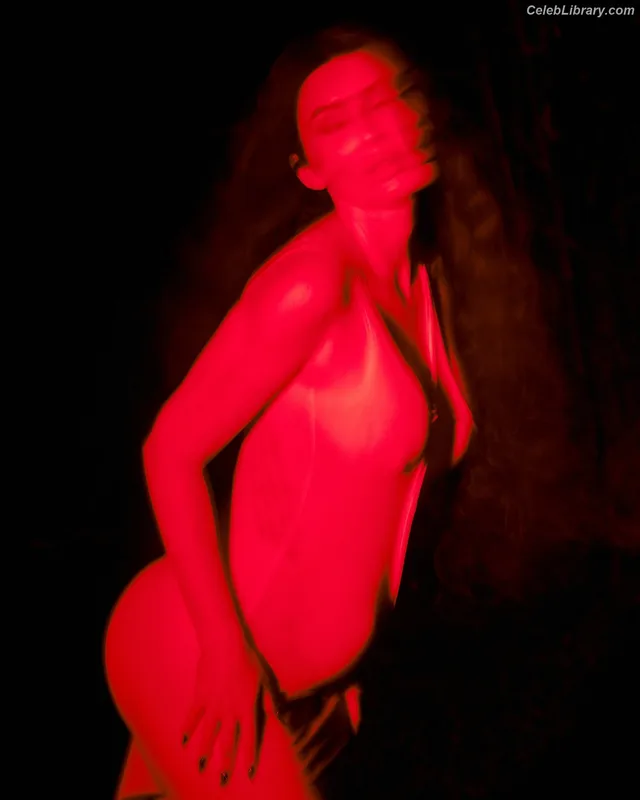 Megan Fox photo 19 of 1038