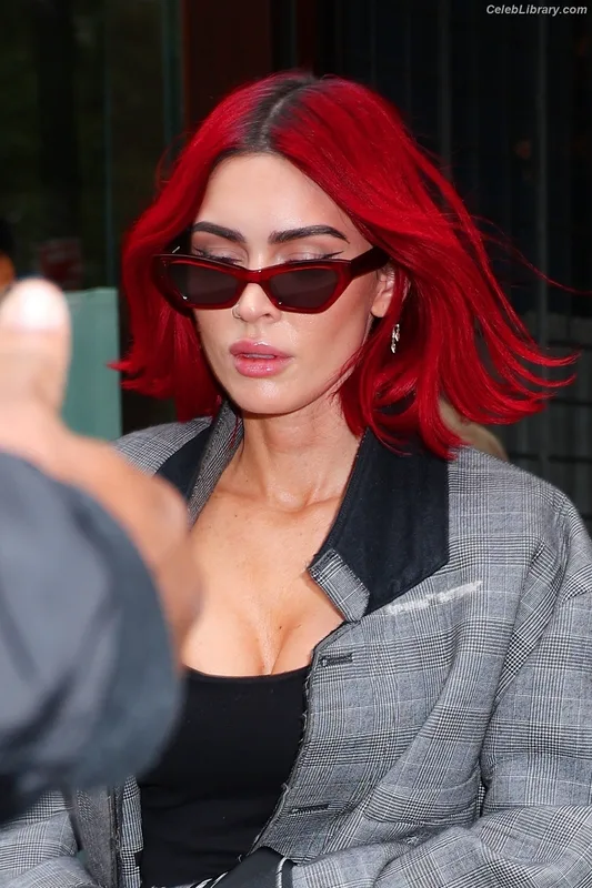 Megan Fox photo 2 of 1038