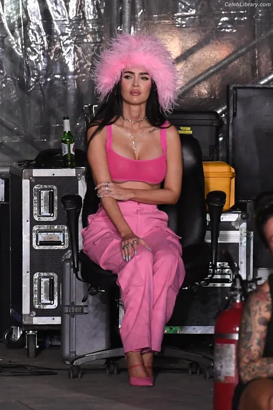 Megan Fox photo 10 of 1038