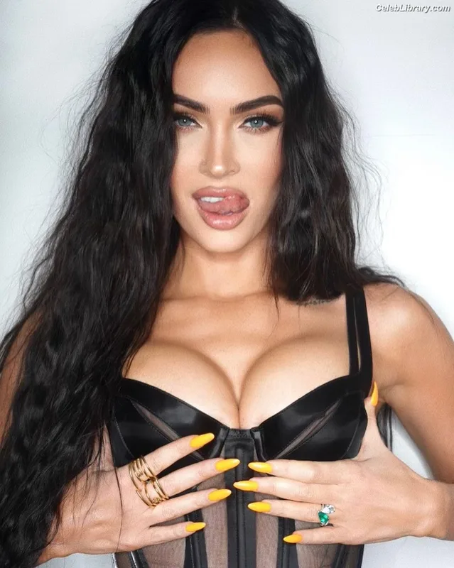Megan Fox photo 16 of 1038
