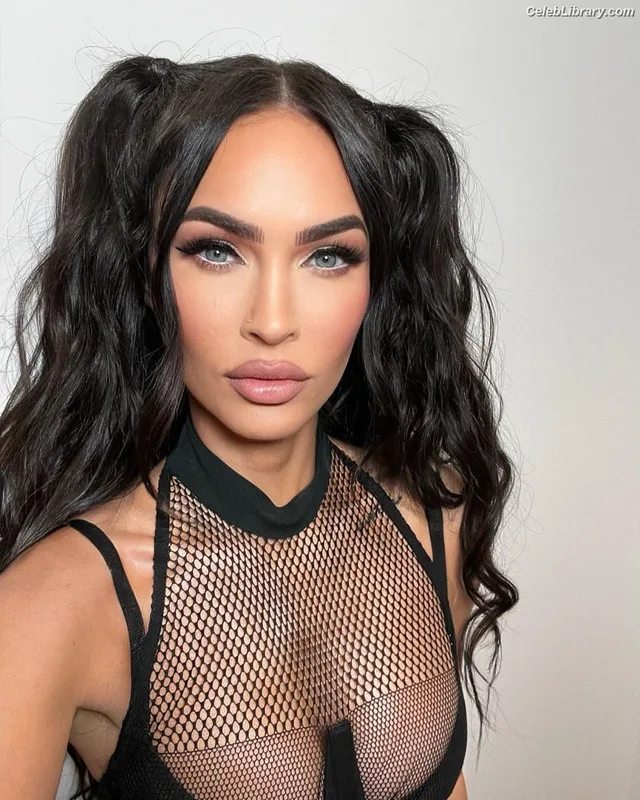 Megan Fox photo 22 of 1038