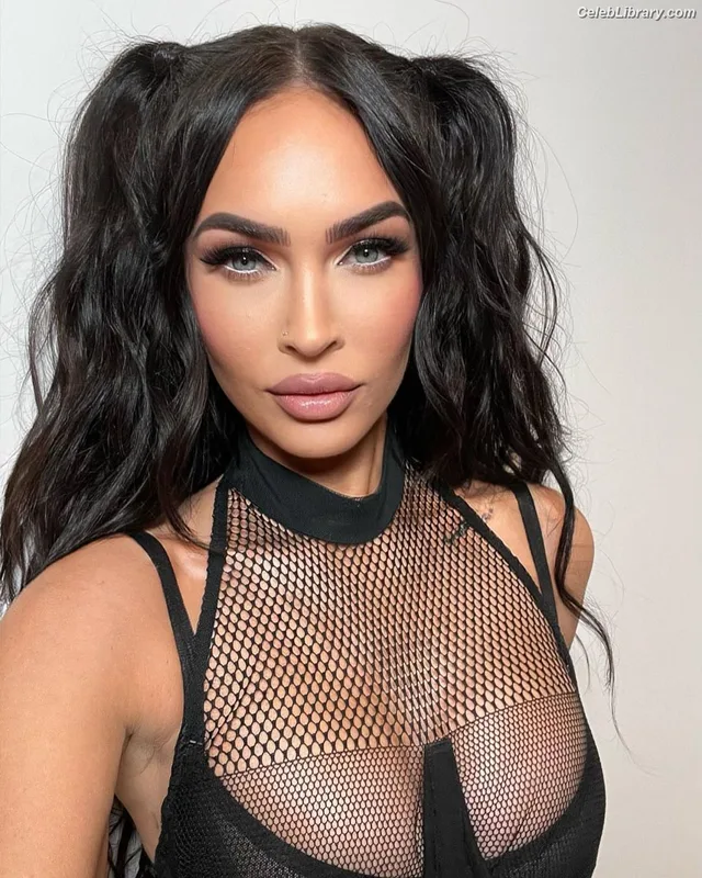 Megan Fox photo 23 of 1038