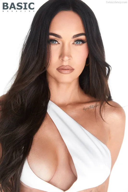Megan Fox photo 11 of 1038