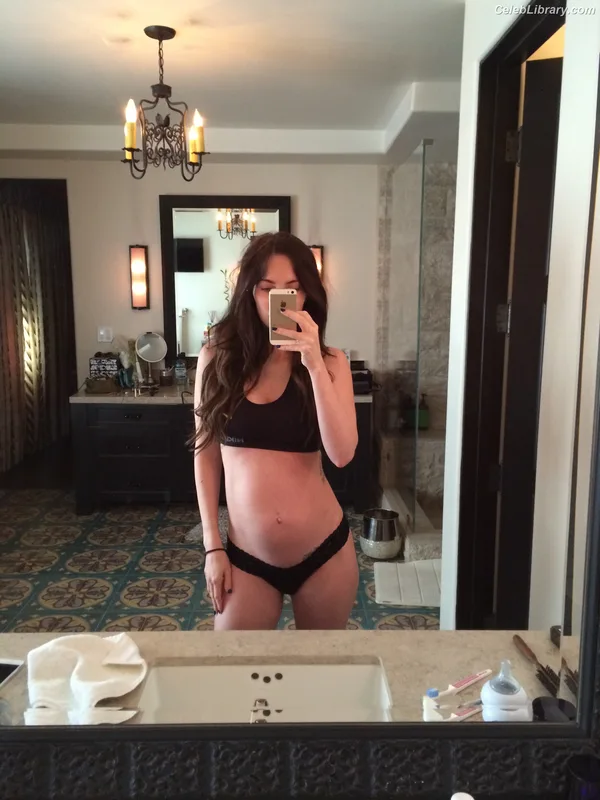Megan Fox photo 3 of 1038