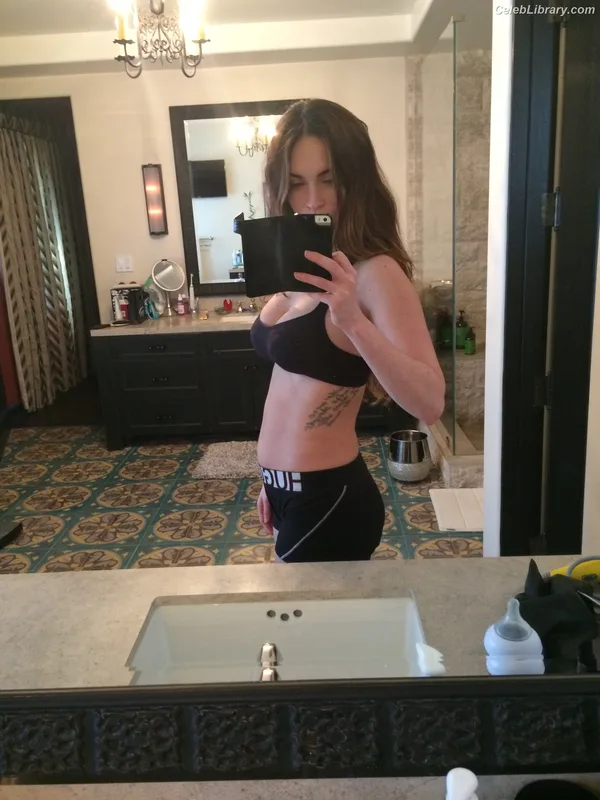 Megan Fox photo 14 of 1038