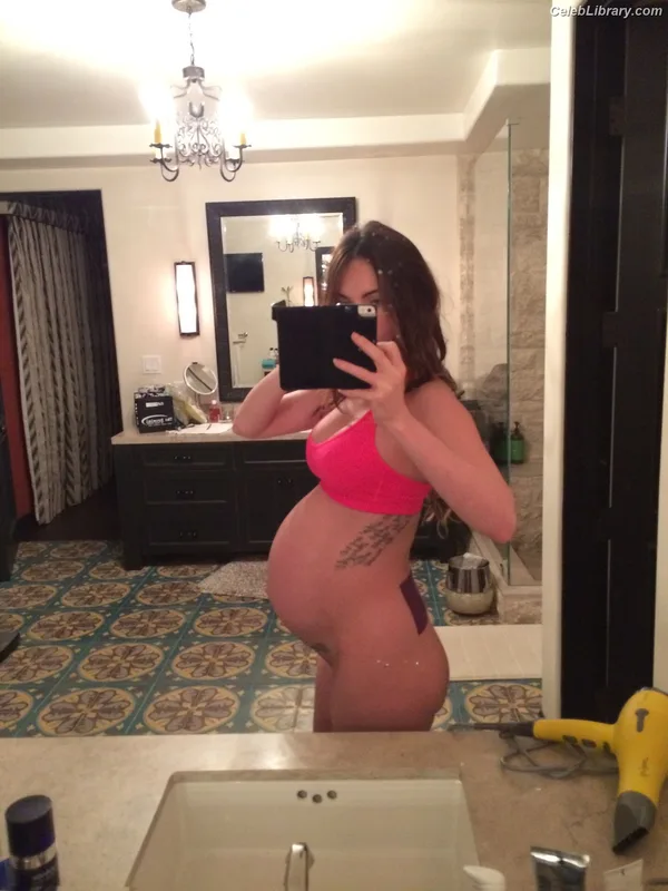 Megan Fox photo 15 of 1038