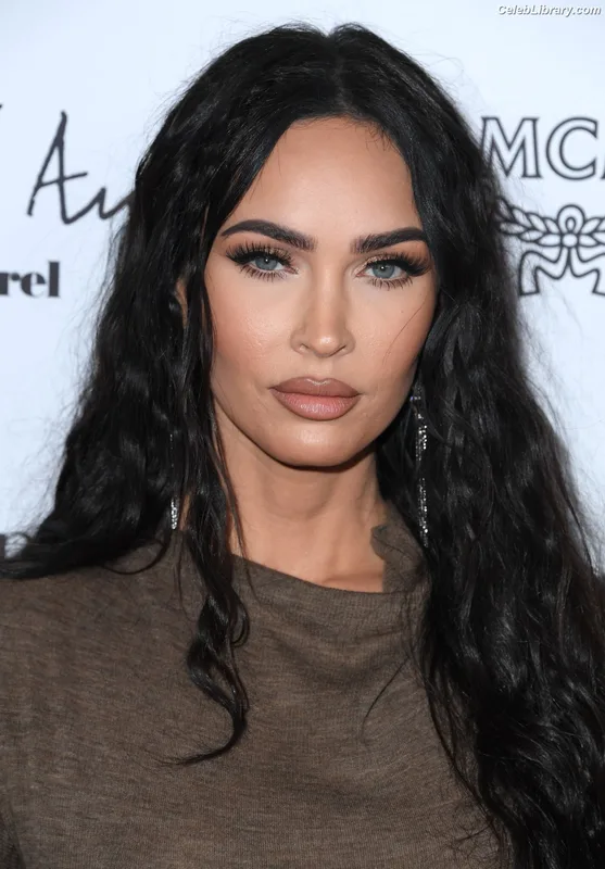 Megan Fox photo 18 of 1038