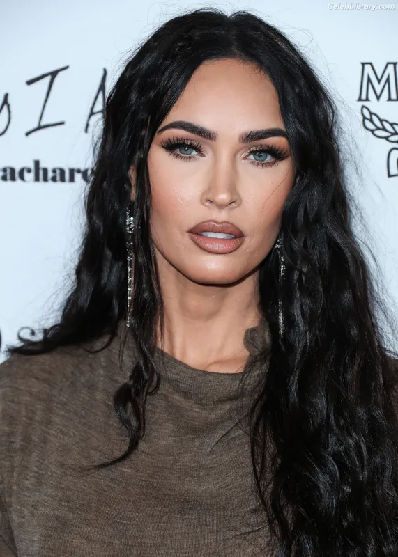 Megan Fox photo 22 of 1038