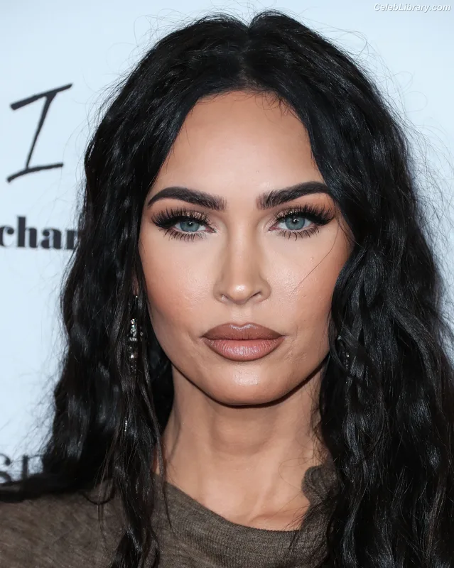 Megan Fox photo 23 of 1038