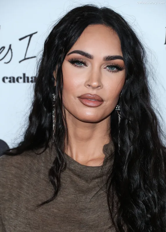 Megan Fox photo 24 of 1038