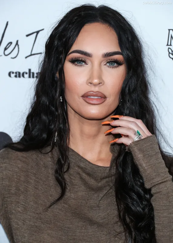 Megan Fox photo 1 of 1038
