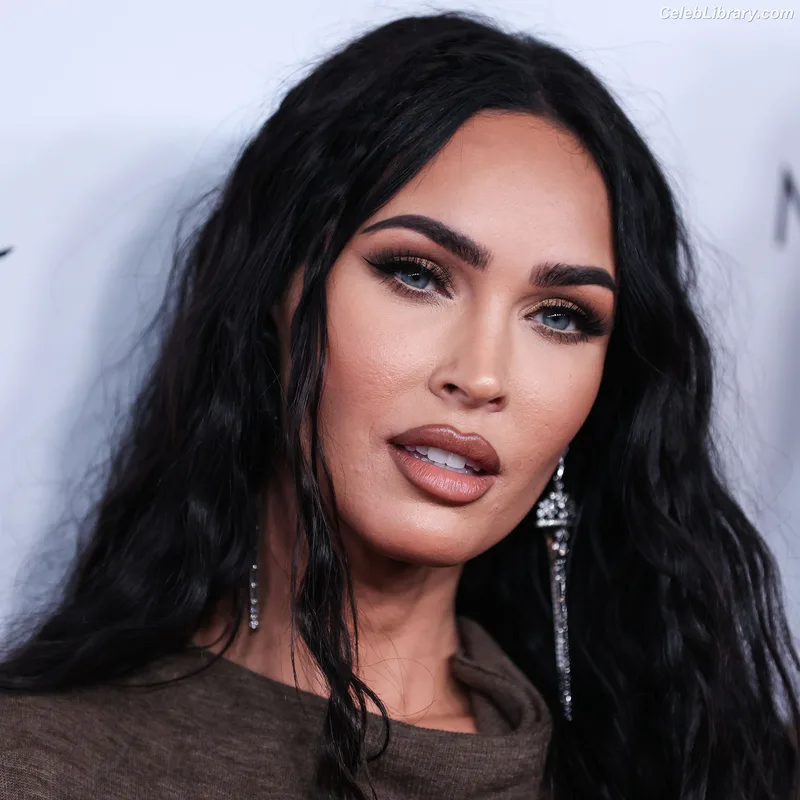 Megan Fox photo 3 of 1038
