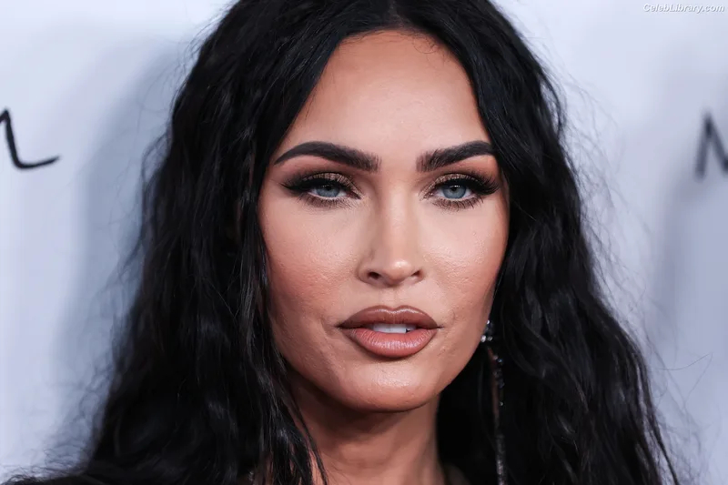 Megan Fox photo 5 of 1038