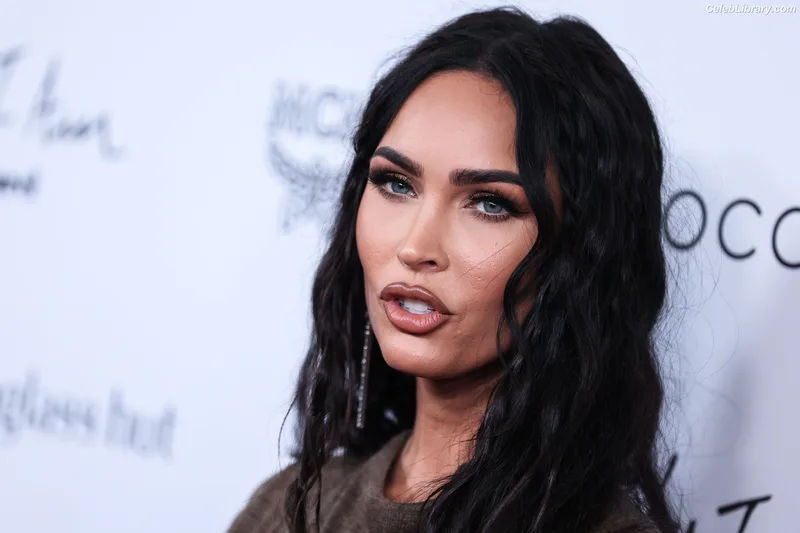 Megan Fox photo 6 of 1038