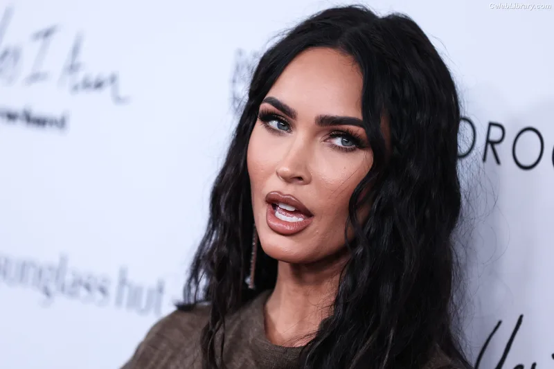 Megan Fox photo 7 of 1038