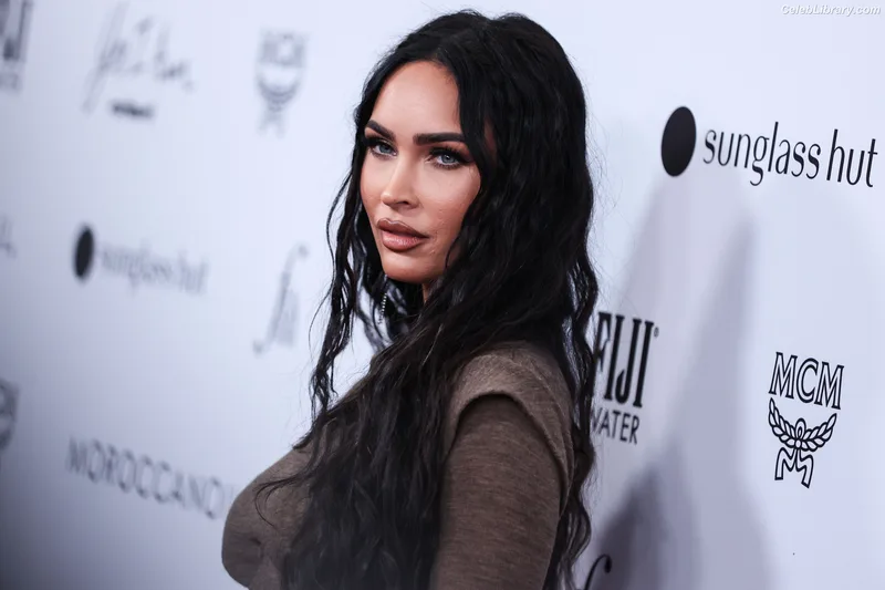 Megan Fox photo 8 of 1038