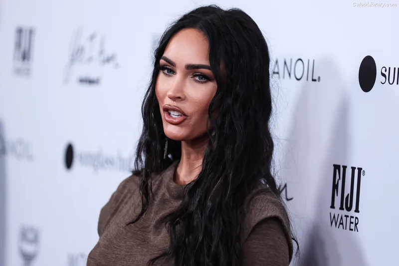 Megan Fox photo 10 of 1038