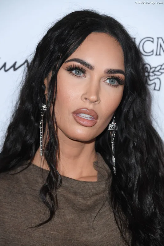 Megan Fox photo 15 of 1038