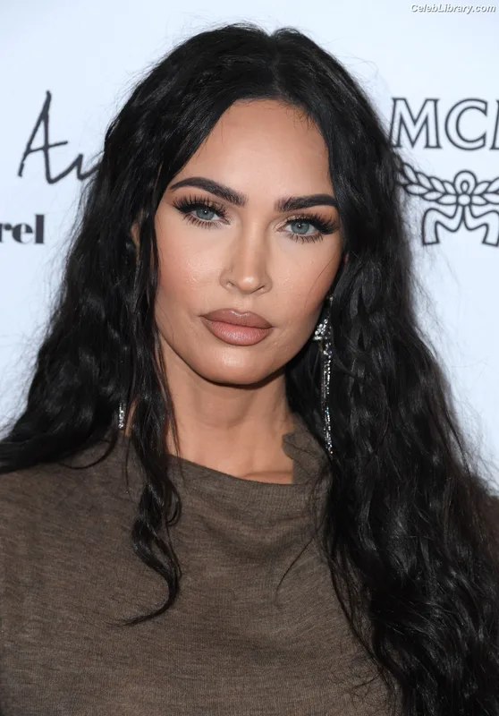 Megan Fox photo 16 of 1038