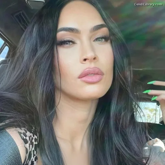 Megan Fox photo 15 of 1038