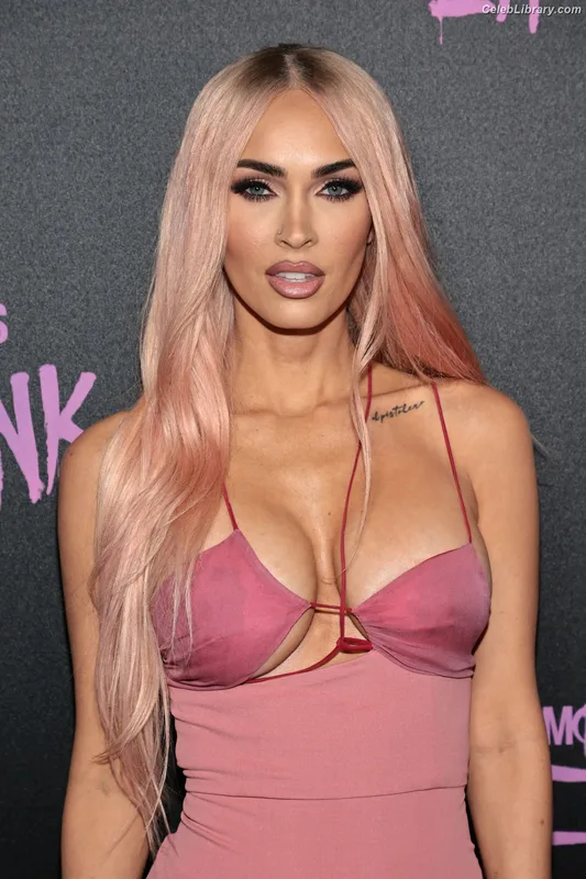 Megan Fox photo 10 of 1038