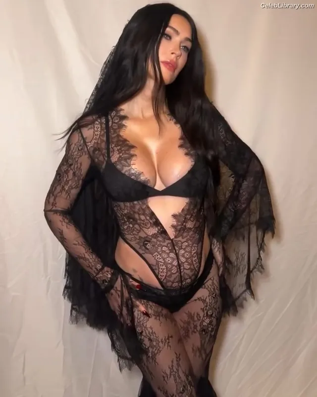 Megan Fox photo 13 of 1038