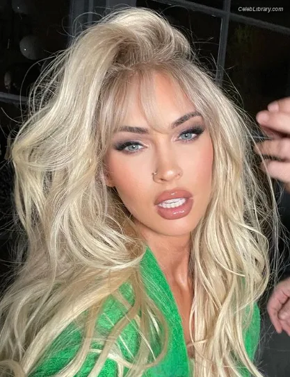 Megan Fox photo 18 of 1038