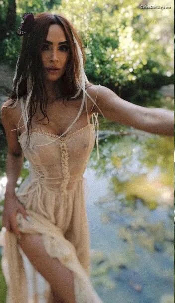 Megan Fox photo 22 of 1038