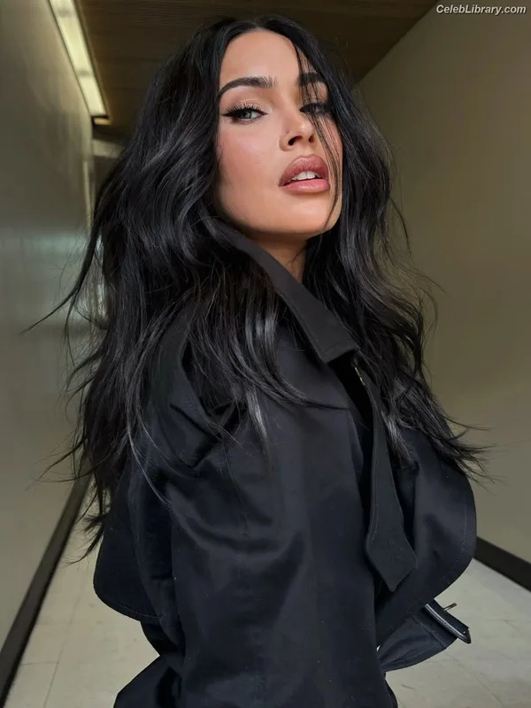 Megan Fox photo 16 of 1038