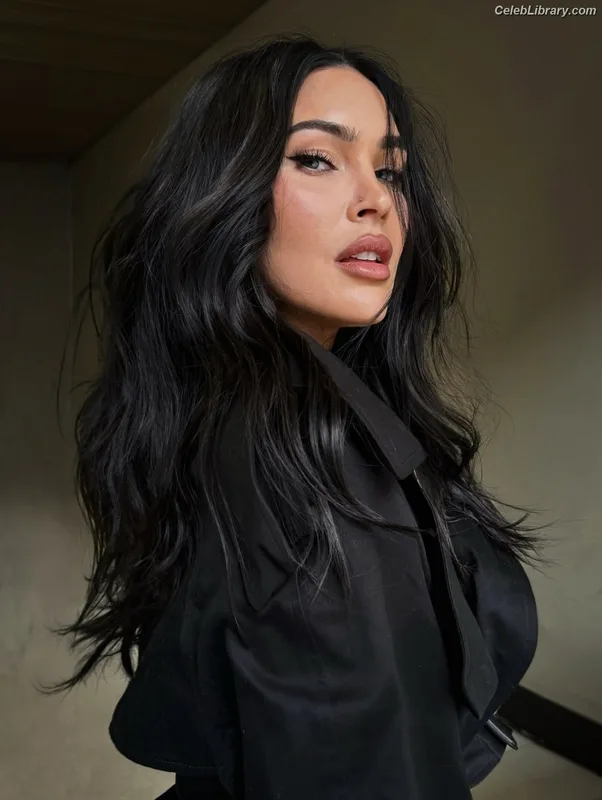 Megan Fox photo 17 of 1038