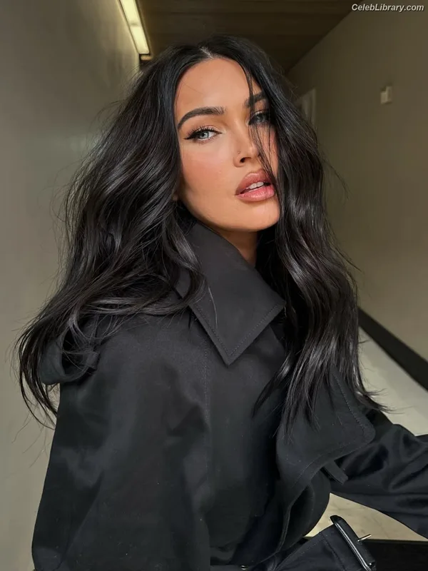 Megan Fox photo 18 of 1038