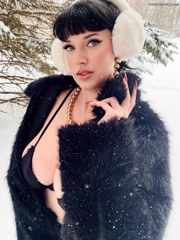 Megan Louise photo 2 of 73