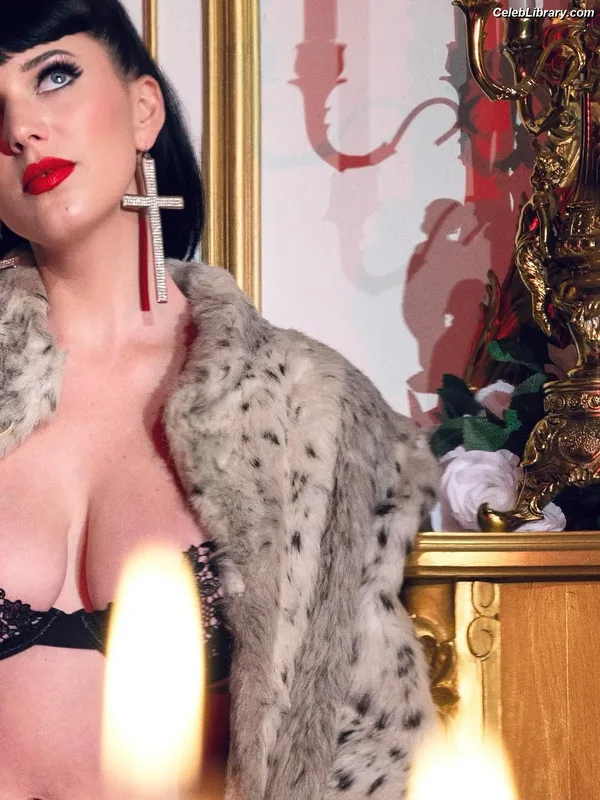 Megan Louise photo 11 of 73