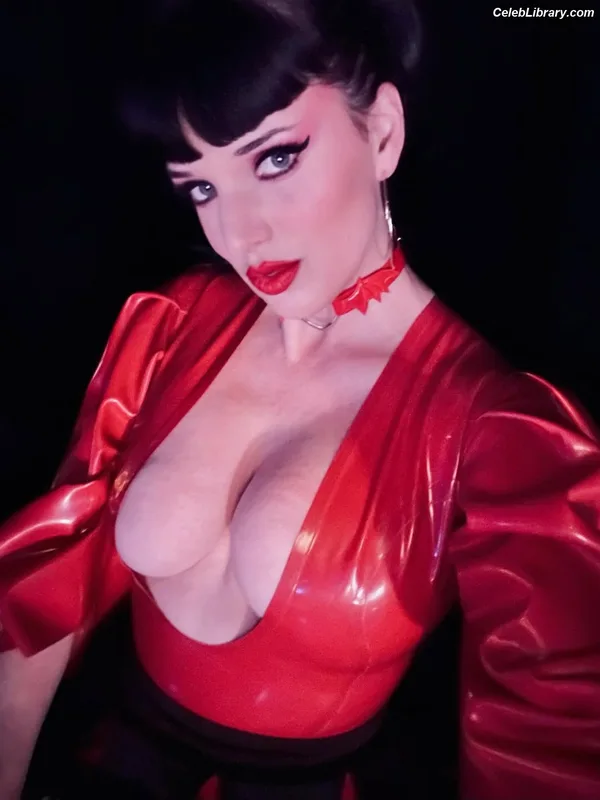 Megan Louise photo 1 of 73