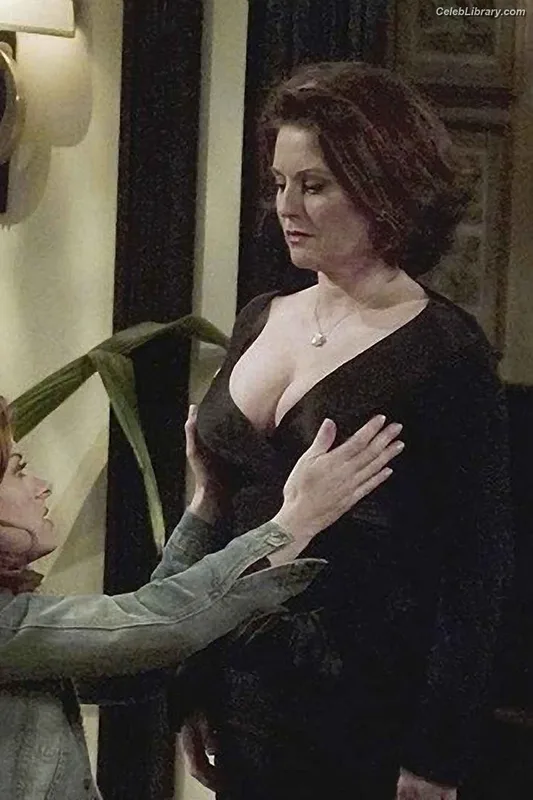 Megan Mullally photo 8 of 14