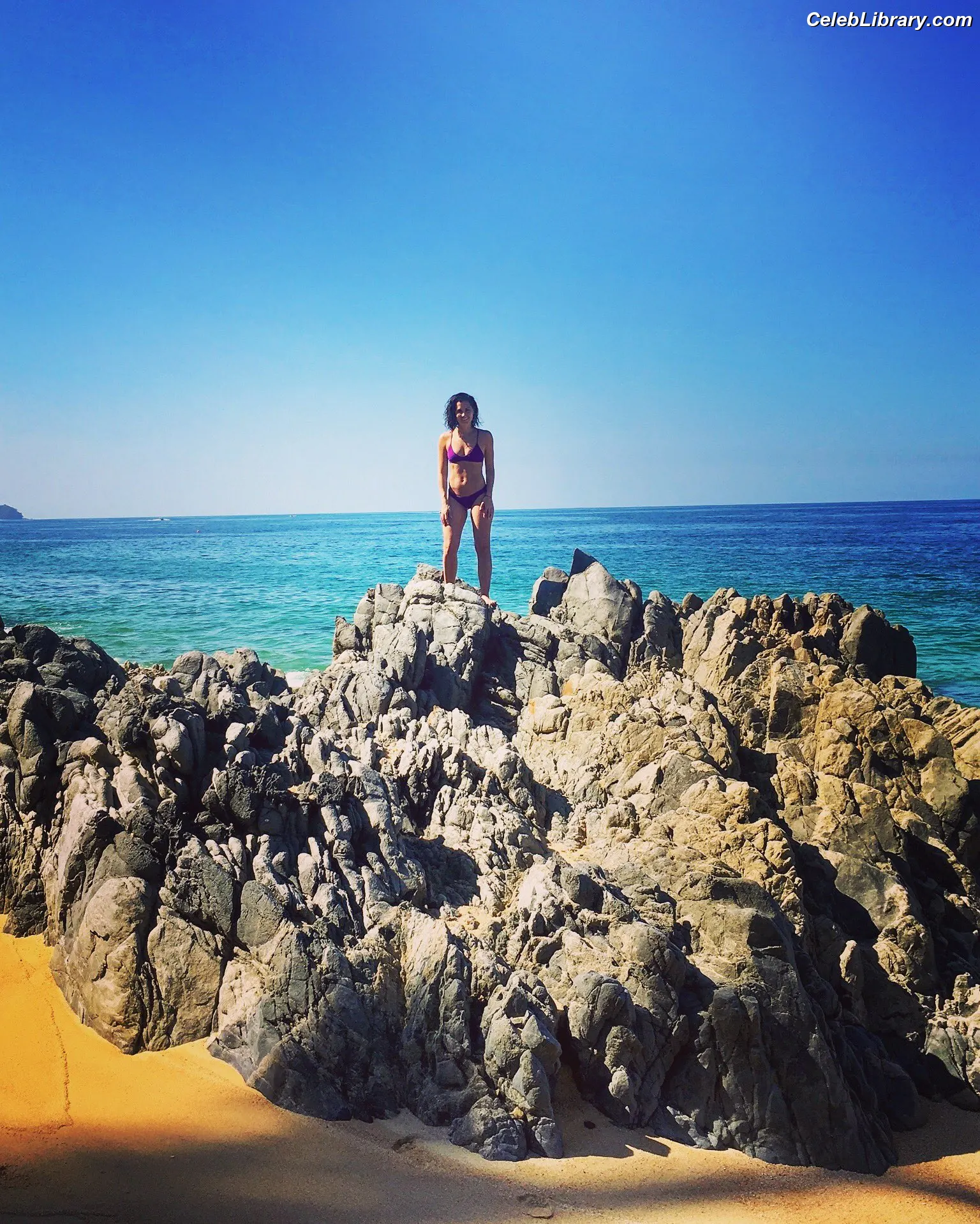 Megan Olivi photo 15 of 48