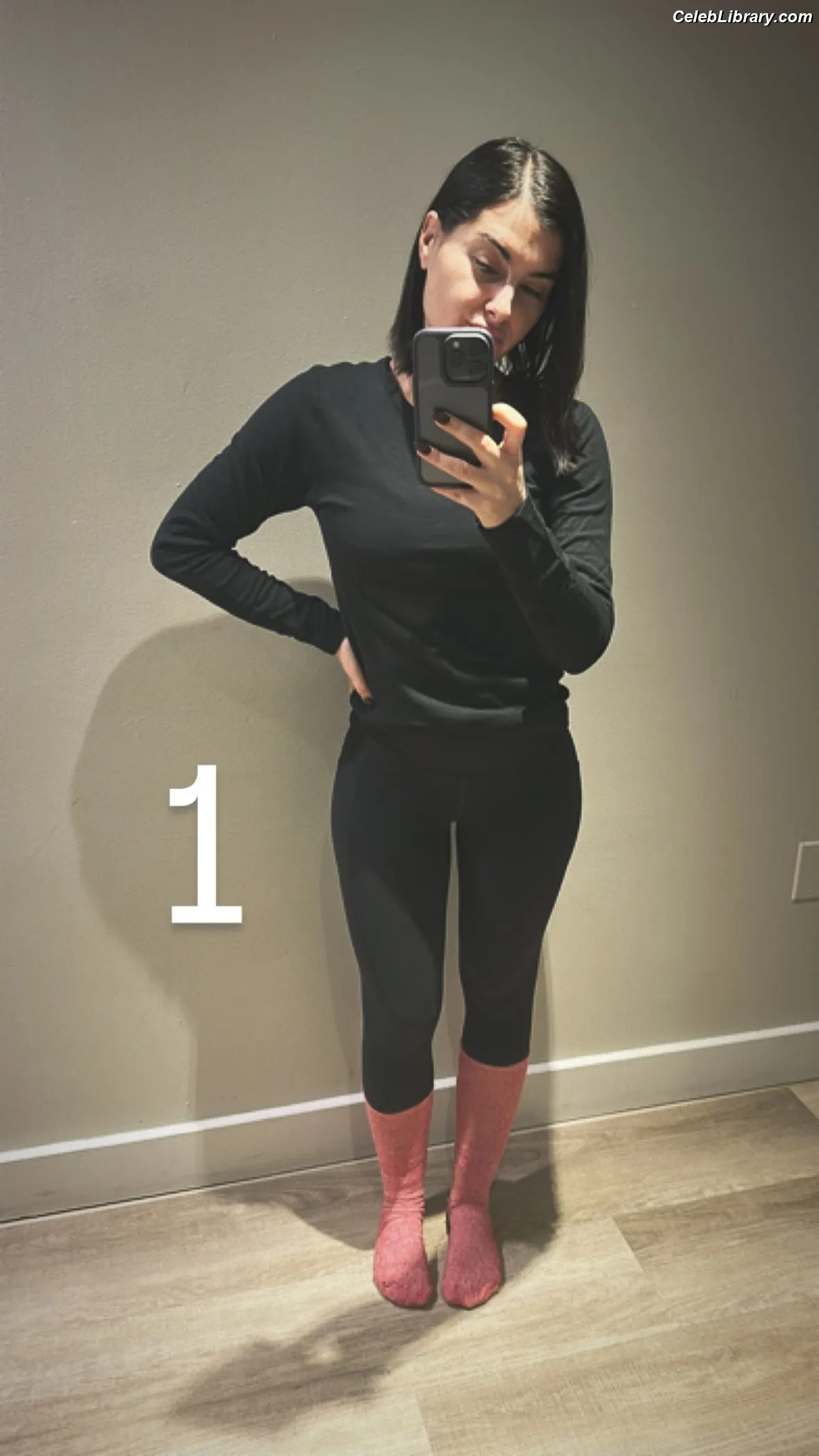 Megan Olivi photo 13 of 48