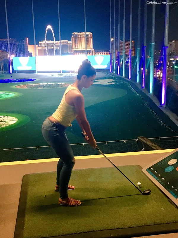 Megan Olivi photo 14 of 49