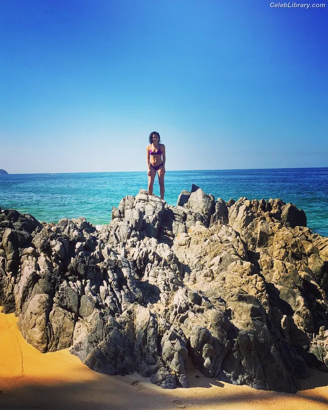Megan Olivi photo 15 of 49