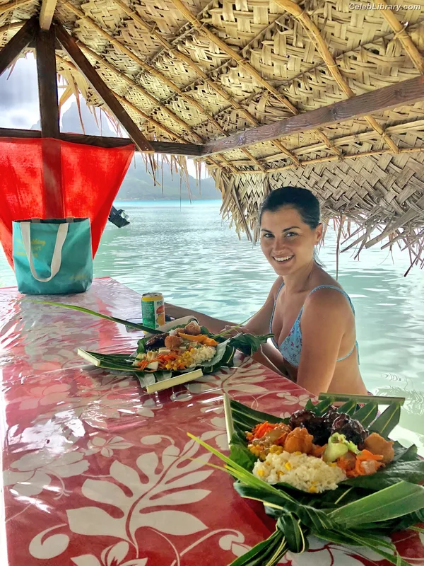 Megan Olivi photo 17 of 49