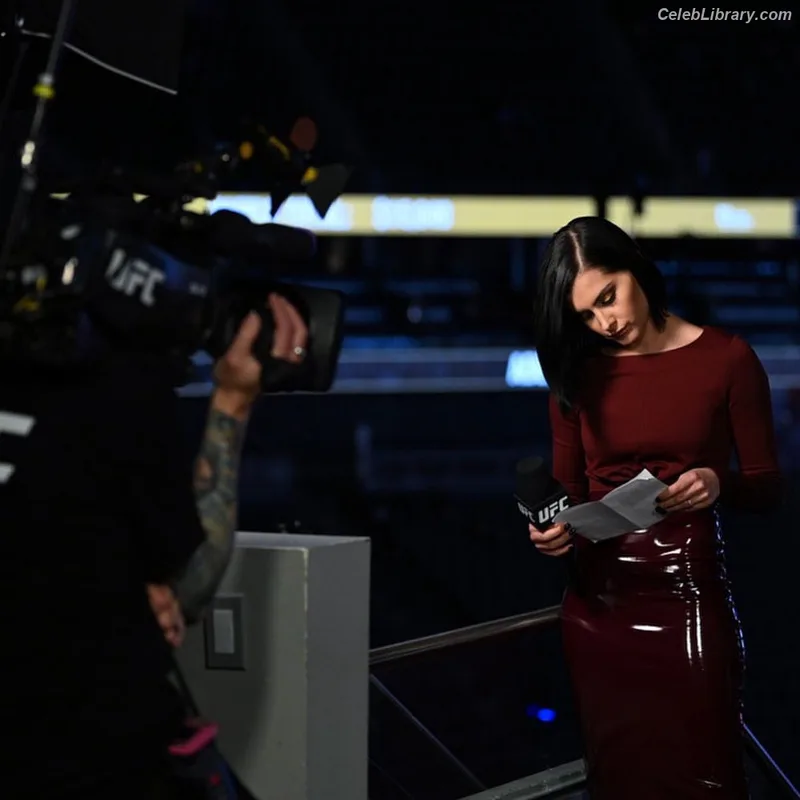 Megan Olivi photo 20 of 49