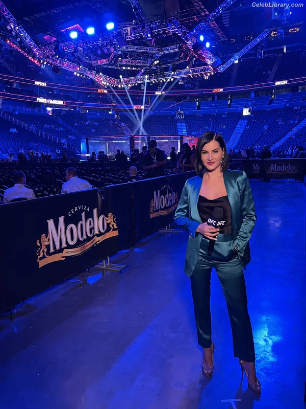 Megan Olivi photo 24 of 49
